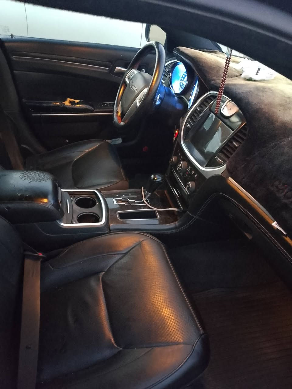 اوباما 12 5700هيمي سياره مالت بيت مكينة وكير جدد فول واحد ع واحد فتحه كشناة كهربائية كلهه بلاد بيهه تبديل بنيد وباب السايق مطبك سعر السياره 152 وبيهه مجال حك الجيه مكان السياره بصره قضاء المدير رقم السياره بصره 
هاتف ***********
