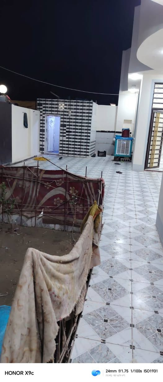بيت للبيع مساحه 300يحتوي علا ثلاث قرف نوم وستقبال اصحيات داخل البيت وخارج بيت كامل شقل درجه وله بناء طابوك وصب كونكريت فوق وجوا لساس كله بورسلين وجدران سيراميك صطح مزفت سعر 75وبي مجال نجف عمود 134.جميع. لخدملت جاهزه ماء كهربا مولد ذهبي بيت جديد ونضيف وكامل 

لستفسار برقم ***********

