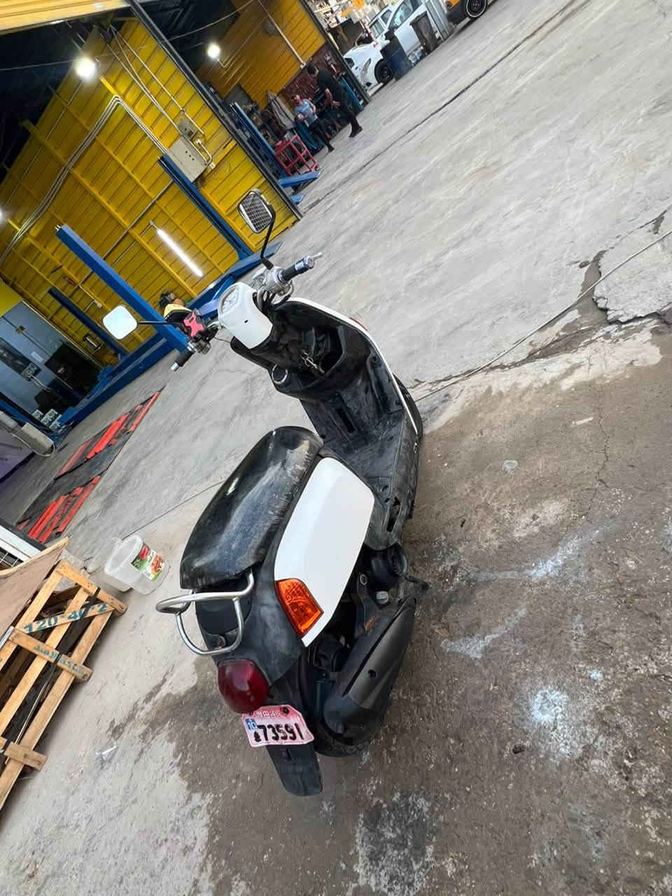 ماكس بوليس كابريتر الدرجه نضيفه كلش
شلعه معدل ١٠٠
اوراق منفيس مكاتبه كامله 
الدرجه بس كور مفتوح لل امانه 
الدراجه لا تنقيص لا تبخير 
لد زنون و الشاير زنون 
دهني كله امزويل 
تايرات نضيفه 
بركات بل بكان 
 عنواني بغداد الدوره شارع ٦٠
السعر ٧٥٠
***********
