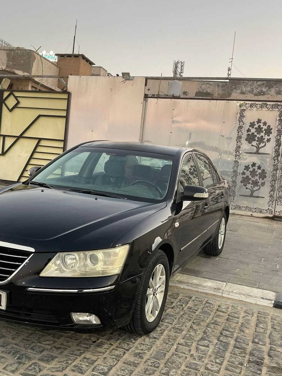 السلام عليكم 
  سوناتا وارد كوري  موديل 2009 رقم اربيل دولي جديد سنويه وهزه جديده تحويل ثاني يوم او وكاله للمشتري بلاش 
مواصفات حلوه 
داخل رصاصي او اسود 
كشنات جلد 
ارضيه ودوشمه جديده 
شاشة لمس تاب 
كامرا و  حساسات خلفي 
مري كهربائي و اشاير بلمري
نظام ترحيب الاضاءه 
فول تحكم ستيرن 
ويل كب 
مكينه وكير  شرط الفحص 
حدايه وتخم تاير
تبريد ثلج 
كهربائيات كلها شغاله 
سياره حلوه وجاهزه 
مكفوله من الضربه والمعجون بيها رشات صبغ فقط من كوريا 
الباقي كله مكفول 
السعر 100وبيها مجال للمشتري 
الاستفسار ***********
متوفرواتساب واتصال البصرة, العراق
