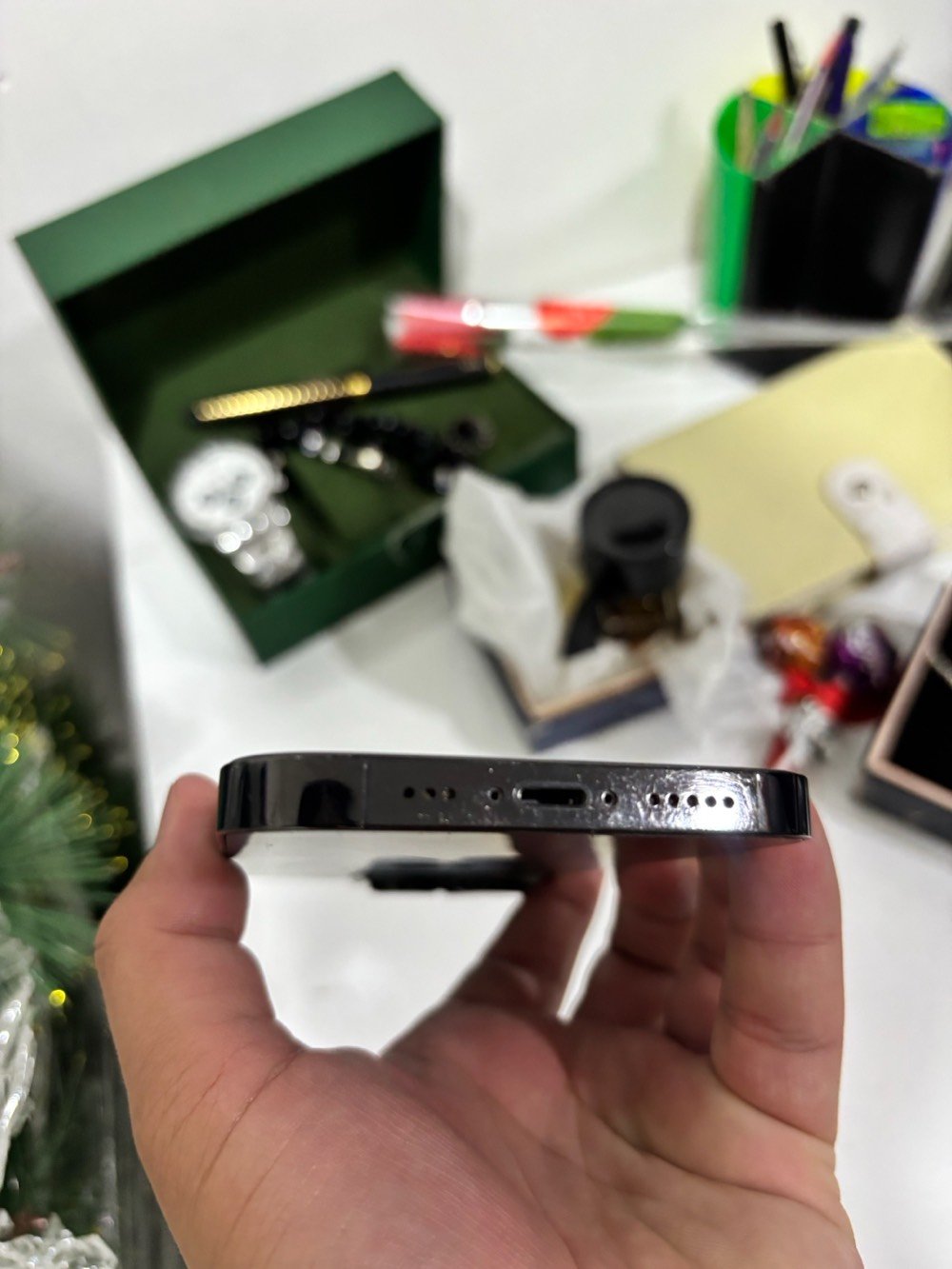 📱 للبيع: آيفون 14 برو (iPhone 14 Pro)
لمواصفات والحالة:
مفطور الضهر اثر وكعه
 الذاكرة: 128 جيجابايت
 الاتصال: شريحتين (Dual SIM)
 الشاشة: مستبدلة (درجة أولى وشغالة بدون أي مشاكل)
 البطارية: مستبدلة جديدة (أداء ممتاز 89%)
 الحالة العامة: الجهاز شغال وصافي، كفالة فحص قبل الشراء.
الجهاز مابي اي عطل او مشكله 
مراوس مع ايفون انضف واحسن فقط
للبيع قيم بتعليق عجبني بعت ماعجبني ابقي يمي 
*********** بي واتس الشراي يراسل او يتصل وشكرا
موصل كوكجلي