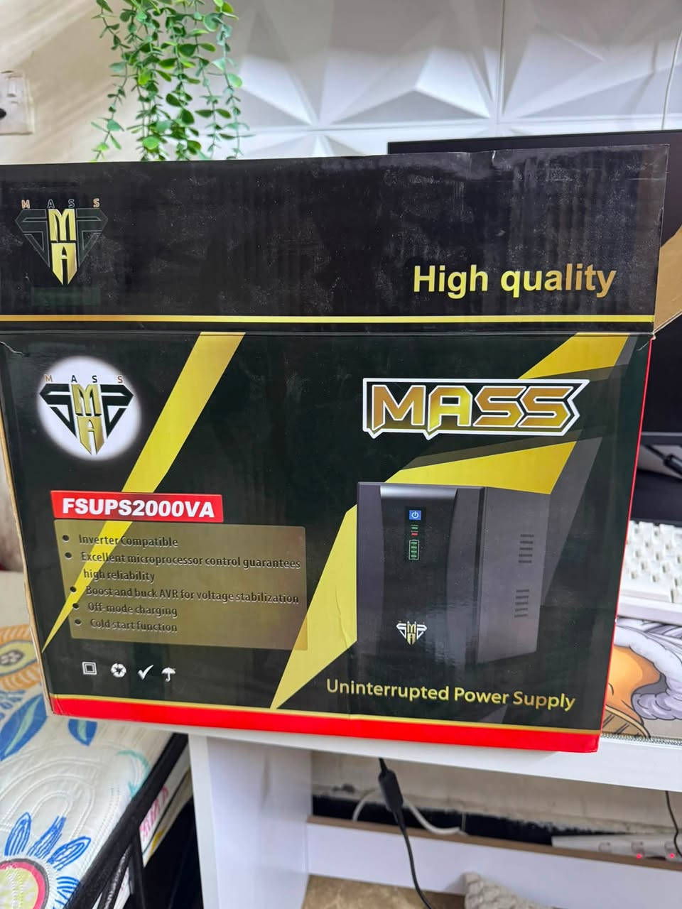 للبيع: يو بي اس (UPS) بحجم ضخم 2000VA / 1200W جديد شبه زيرو
 الماركة والموديل: MASS - FSUPS2000VA
 القدرة والطاقة: 2000VA (يعادل 1200 واط فعلي) – قدرة عالية جداً تشغل أجهزة متعددة.
 الحالة: جديد بحالة الزيرو (Open Box / فتح باكيت للتجربة فقط)، بكاملي ملحقاته وكارتونته الأصلية (Open Box).
 سبب البيع: عدم توافق مع باور سبلاي حاسبتي الشخصية، لأن الحاسبة تحتاج نوع Online UPS حصراً.
 المواصفات والخصائص:
 منظم فولتية داخلي ذكي (Boost and buck AVR).
 شاشة وإضاءة إشارات مع حماية متكاملة من الحمل الزائد.
 خاصية الشحن أوتوماتيكياً وهو طافي (Off-mode charging).
 خاصية التشغيل بدون كهرباء وطنية (Cold start function).
 السعر: 125 ألف دينار (وبيه مجال بسيط للطيبين).

واتساب: ***********
