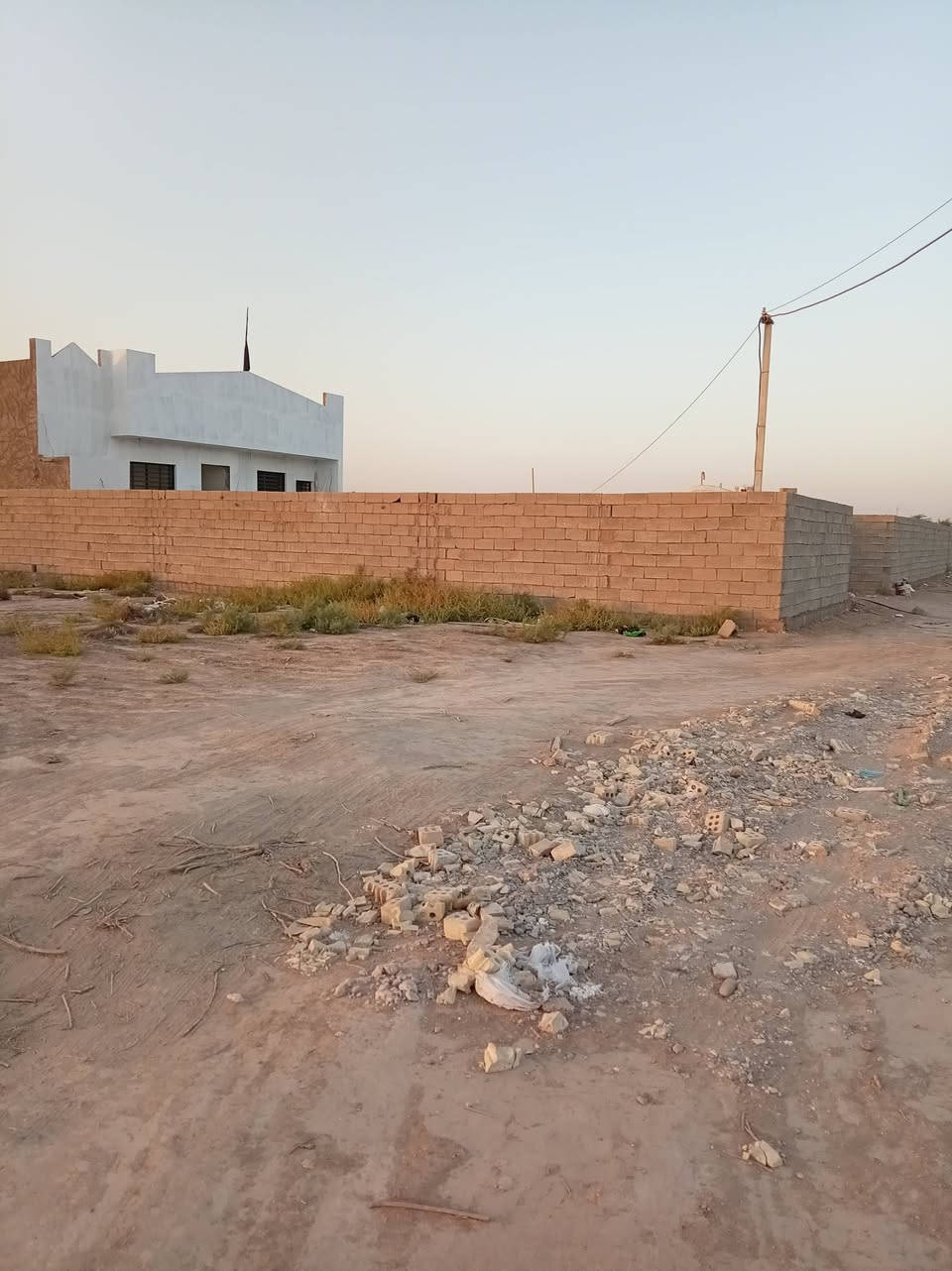السلام عليكم كاع دونم للبيع سند 17الكرغوليه شارع البانزين خانه الغاز مقابل نادي الفروسيه سعر 42 مليون راقم ***********
