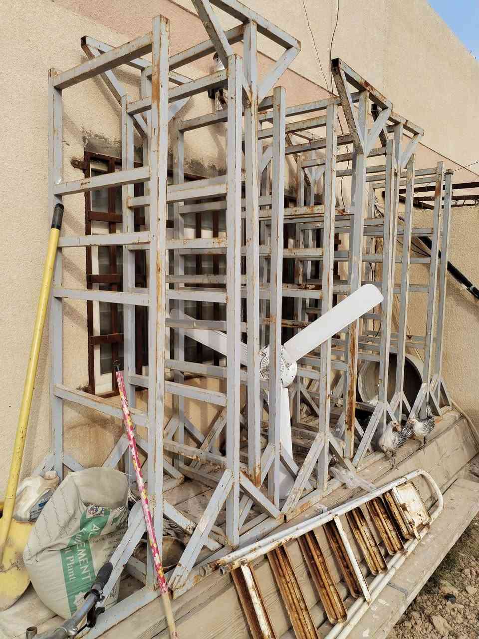 سلام عليكم سكله للبيع درابات العدد ٢٢ دراب الطول ٤ متر والعرض ٣٠ سم وحدايد ١٢ حديده تفصال الاستفسار *********** العنوان النجف
