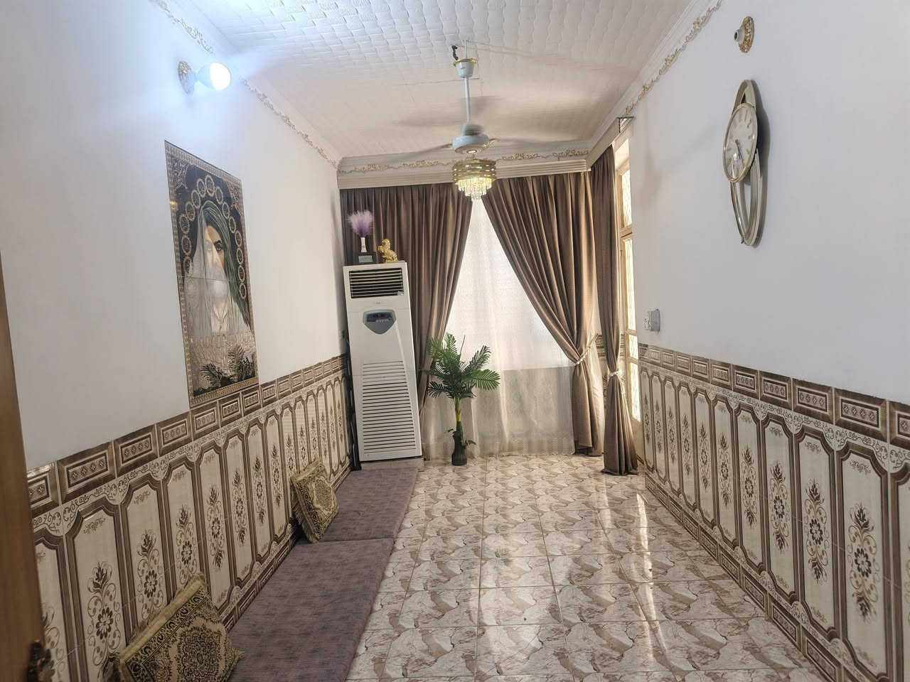 دار للبيع طويريج مساحه ١١٦ زراعي غرفتين نوم وحده فوك وحده جوه صاله استقبال مطبخ صحيات داخليه وخارجيه محرم خلف جامع حنتوش خلف اسواق سجودي خدمات كامله ماء مجاري للاستفار ***********

