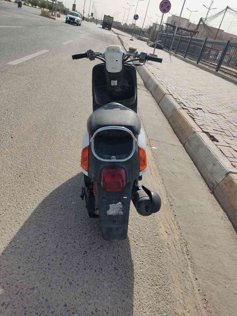 بوليسي نضيفة وكاملة سلف هندر كهربائيات مكينة ممتازة ناعمة نكرة سلف 400 قفل 

رقم الهاتف ***********
