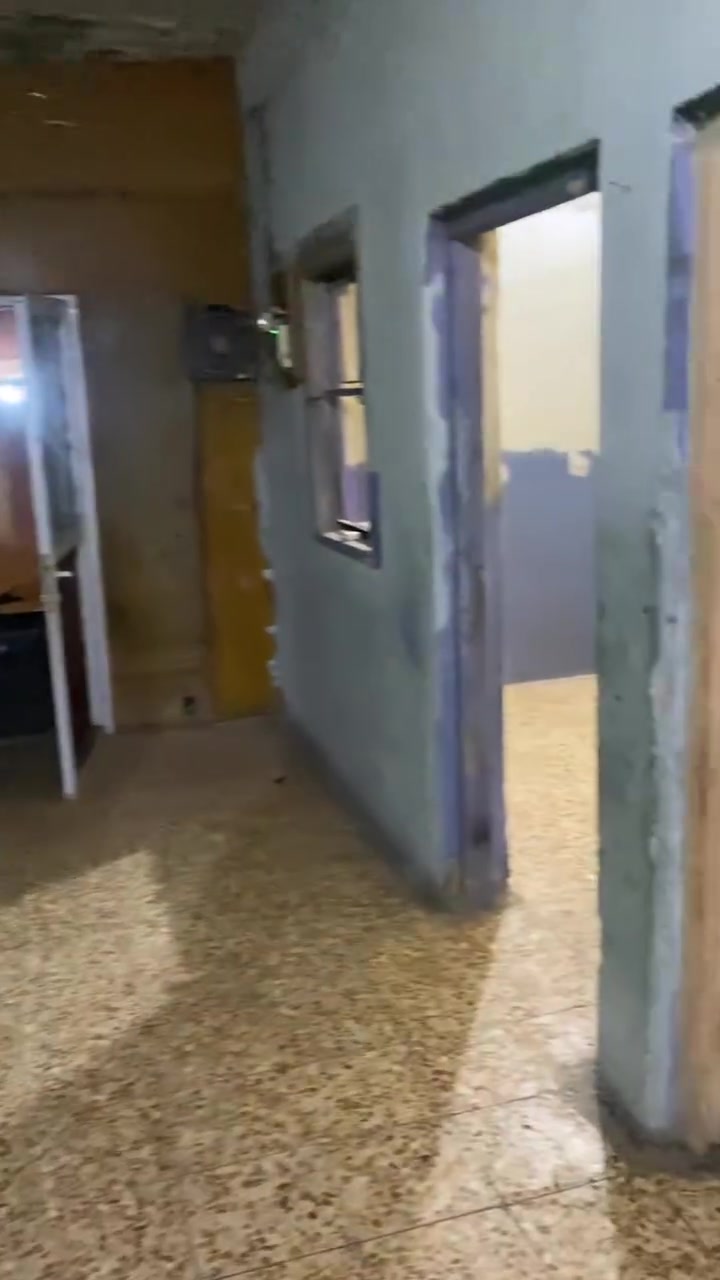 سلام عليكم بيت الايجار نصف بيت غرفتين وصاله ومطبخ ومرافق مكانه البصره الحيانيه شارع ستين قريب عل شارع العام سعره 300وبي مجال الرقم***********
