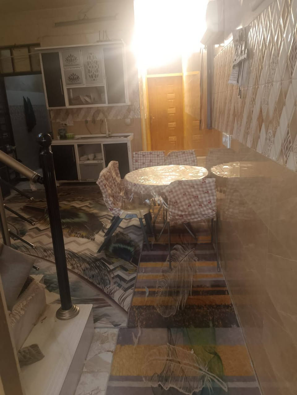 بيت قاط ونص للبيع المساحه 80م يحتوي على استقبال وغرفتين نوم وصاله مطبخ ومخزن بناء حديث في سريدات الجديده المربع الثاني للاستفسار ***********
