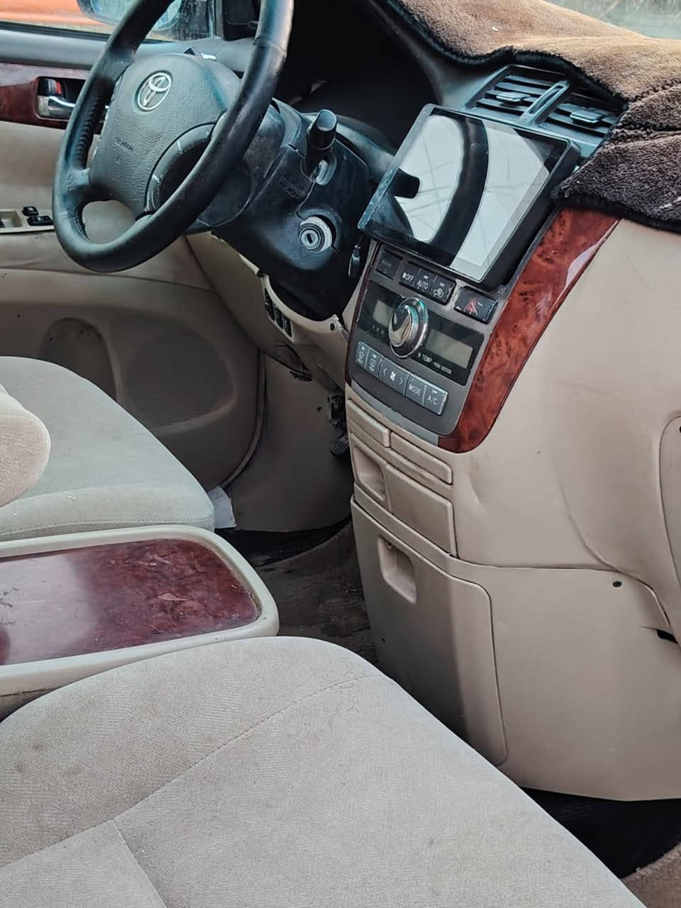 سلام عليكم البيع سياره ابصم
2001 سياره نضيفه بمعنا الكلمه كير مكينه حداديه نعمه من الله 
السياره حلوه بيه جفيه جهت العبري ومصلحيه ما ذب عليه ربع  عده التبريد يراد شبجه رقمه بصره مشروح وطني وتحويل ثاني يوم  العنوان بصره مدينه سعر ٧٨ وبيه مجال حك الجيه   واتساب فقط ***********
