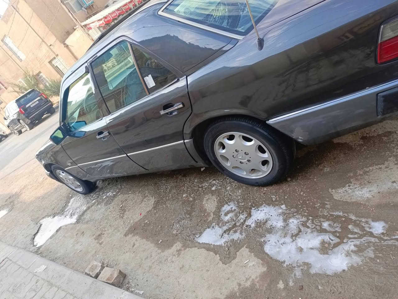 السلام عليكم البيع مارسدس دب 300 موديل 1993 رقم بغداد انكليزي بسمي سياره جاهزه مكينه كير حداديه تخم تأير تبريد مكينه بلاديه سياره بيه كص قماره فقط سياره مكفول من نقل جثه سياره فول فتحي كشنات كهرباي جلد   الهاتف *********** مكاني نجف

