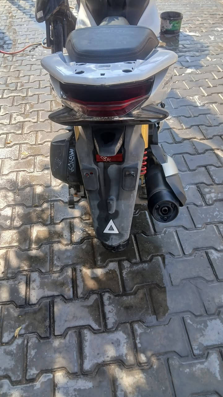 جيل الثالث Pcx
موديل 2020 ياباني وارد كوري 
كهربائيات كلها شغاله 
كلجات 
ومكينة خرسة 
حساس ازدحام A
تدفئة باليدات 

بغداد الحسينية / ***********
السعر 14
