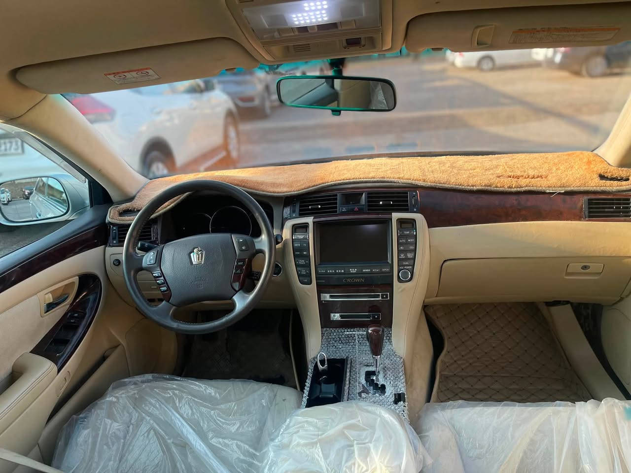 شاينه 182 بى دوكه ل به حرى براوه ٢٠٠٧ ساج مه لكى براوه ناو زه ردى ٣دوگمه وپه وده كؤدى هه يه به ناو خؤمانؤ
توندو تؤل جركه ى تيانيه 
ته بريت ساردو گه رم به شه رت
ده عمو ليدراو قرجى نيه 
سه قفو كه ڤه رو شاسى به شه رت
شوختو جالو سا رده كوته ى نيه 
هه مو گيانى به شه رت 
٤٨ قفل 🔒
***********
***********
ده ربه نيخان
