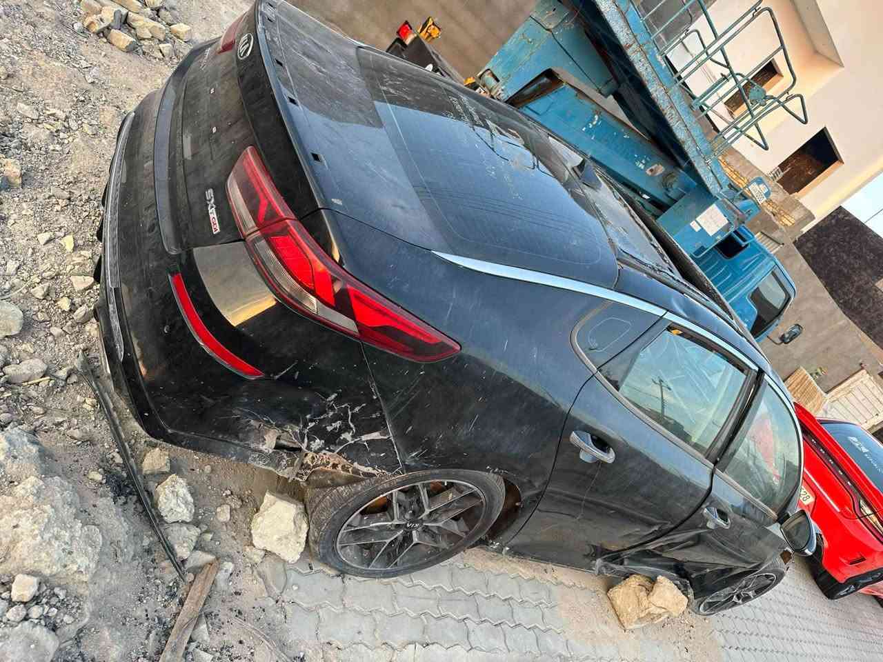 اوبتيما للبيع مديل 19 اس اكس اعلى مواصفات 
رقم بغداد تحويل بعده بلهزه 
داخله من امريكا كلين بدون حادث 
بلعراق صار بيها حرق ومن طفوها تاذه لبنيد وجاملغ و لباب ضفيره مايعه على لمكينه ولكير انه ابيع هيج كوم حديد بس سياره صبغها ما طايح دواخلها مابيهن شي انه فاتحهن و ضامهن 
مكاني بصره سراجي
*********** البصرة, العراق

