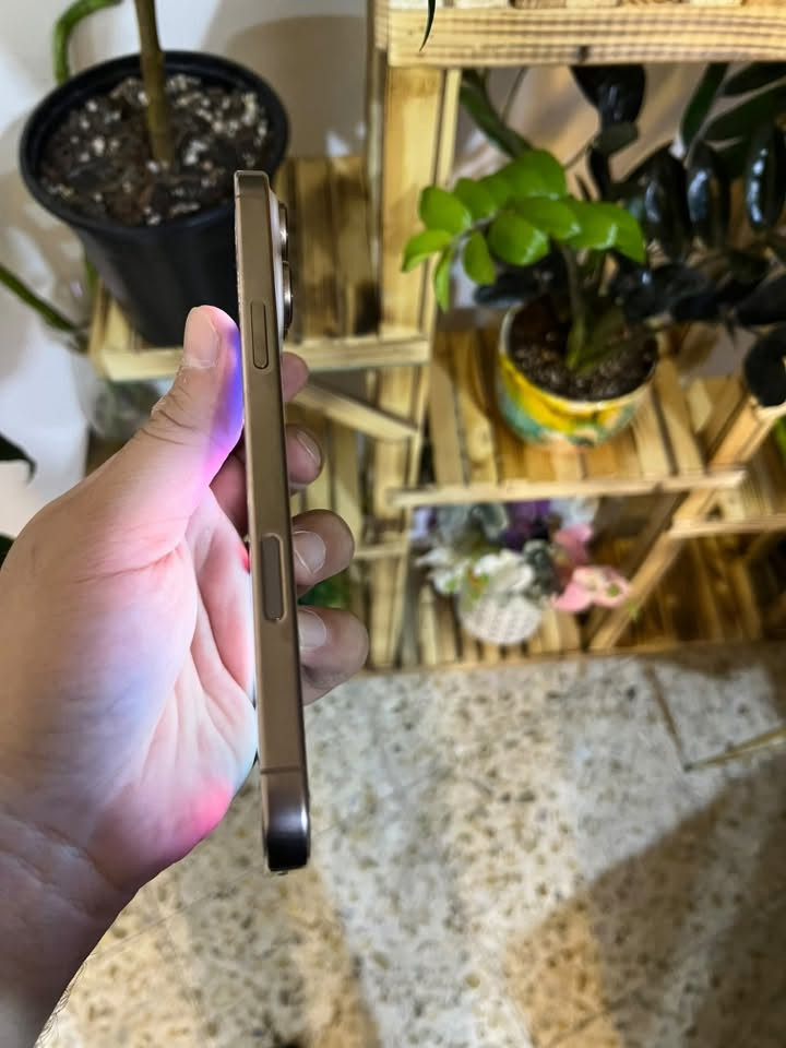 16 برو ماكس ذاكره 256 بطاريه 92 جهاز بلادي وتر شرق اوسط
راحلكم فدوه نكسرت كلاسه وبيه نقطه مماثره واضحه بلصور 

سعره كلش مناسب وقفله 975 

مكاني بغداد الدوره

***********

نص مكتوب في الصور:
- حالة البطارية حاله البطارية عادية تعمل بطارية iPhone هذه على النحو المتوقع. حول البطارية والضمان... الحد الأقصى للقدرة ٩٢٪ هذا قياس لقدرة البطارية مقارنة بقدرتها عندما كانت جديدة. قد تتسبب القدرة المنخفضة بتقليل ساعات الاستخدام بين عملية الشحن والأخرى. عدد الدورات ٥٤٤ هذا هو عدد مرات استهلاك iPhone لقدرة البطارية. معرفة المزيد... تاريخ التصنيع شباط ٢٠٢٥ أول استخدام أيار ٢٠٢٥