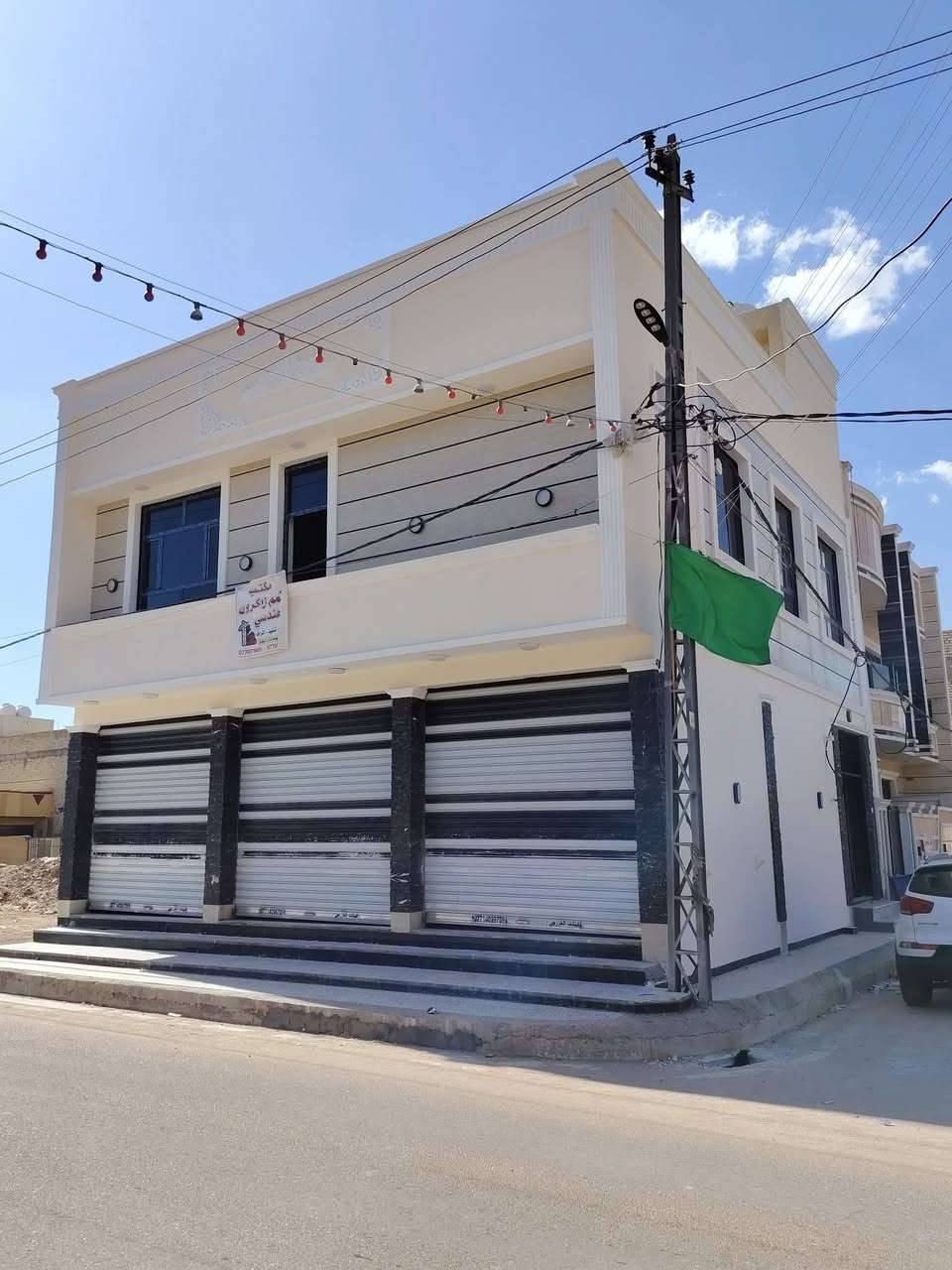 #للبيع_بنايه_تجاريه_ركن🏢 

✅مستثمره وارد مليون بالشهر 

 مساحه 100 متر مربع ألابعاد 10×10 

🔻 ملك صرف زراعي سند 25 أراضي بيت بنيه 🔻

✅الخدمات/ ماء - مجاري - كهرباء - تبليط - تصريف مياه امطار

🧱بناء جديد  🟢 طابقين

🟢يحتوي الطابق الاول على محلات كبيره عدد 2 مع صحيات لكل المحلات ابعاد المحل الاول 6×7 ابعاد المحل الثاني 3.50×7

🟢يحتوي الطابق الثاني على دار متكون من استقبال و مطبخ
وصحيات متكامله وغرف نوم كبيره عدد 2

📍العنوان/ الزعفرانيه - حي الربيع - أراضي بيت بنيه فرع 15

            ⚜️ السعـر/ 195 مليون وبي مجال ⚜️

للإستفسار أكثر الاتصال على الارقام:-

☎️ *********** - ***********

 *********** 

أو مراسله الصفحات:-

        الحاج حيدر الربيعي       -   رضيو حيدر 

🏠 عنوان المكتب / الزعفرانية - حي الربيع - مقابل شركة الهلال

نص مكتوب في الصور:
- مكتب دلالية الحاج حيدر الربيعي للعقار بيع وشراء الدور والأراضي الزراعية والسكنية تأجير - تعقيب معاملات - مقاولات عامة بإدارة الحاج حيدر الربيعي : 0790577192