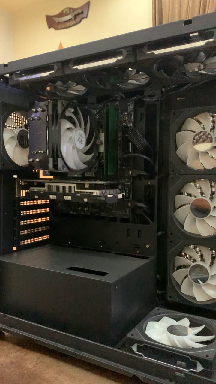 المعالج: Intel Core i5 جيل العاشر
 المذربورد: MSI H510
 الرامات: 16GB
 كارت الشاشة: NVIDIA GeForce GTX 1050 Ti
 التخزين:
 SSD M.2  512GB بسعة 
 SSD 1 TB بسعة + SSD 256 GB بسعة 
 HDD. 1TB بسعة 
 باور سبلاي: 550W
 الكيس: كيس احترافي بتصميم واجهة زجاجية مع مراوح ARGB ومبرد هوائي مميز
السعر: 650 ألف دينار عراقي
العنوان: بغداد - الأمين الثانية
رقم التواصل: [***********]
