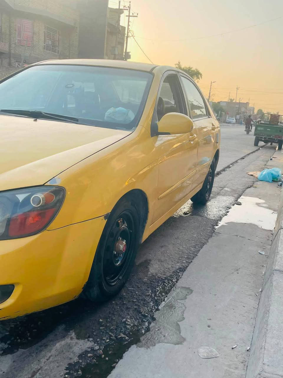 سلام عليكم مكلف بالنشر سياره سبكترا موديل 2009 تبريد منظومة جديده كير مكينة حدادية خير من الله كشرة السيارة بيه تلحيضات بسيطة تخم تاير ويل جديد شاشة دوشمة جديدة رقم بابل انكليزي مصفرة هيئة وغرمات رقم تلفون ابو سيارة *********** سعر سيارة 65 وبية مجال
