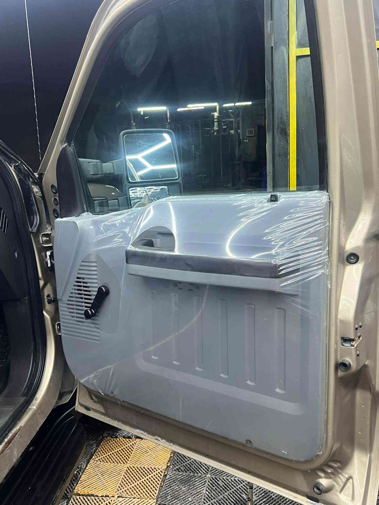 السلام عليكم فورد F350 للبيع موديل 2012 مُحرك بانزين V10 صدر جديد امامي خلفي تخم تاير جديد تبريد تدفئه شغال جاهزه من كُل النواحي مابيها نقص خير من الله السعر 110 وبيها مجال مكان السياره بغداد للأستفسار هـ / ***********
