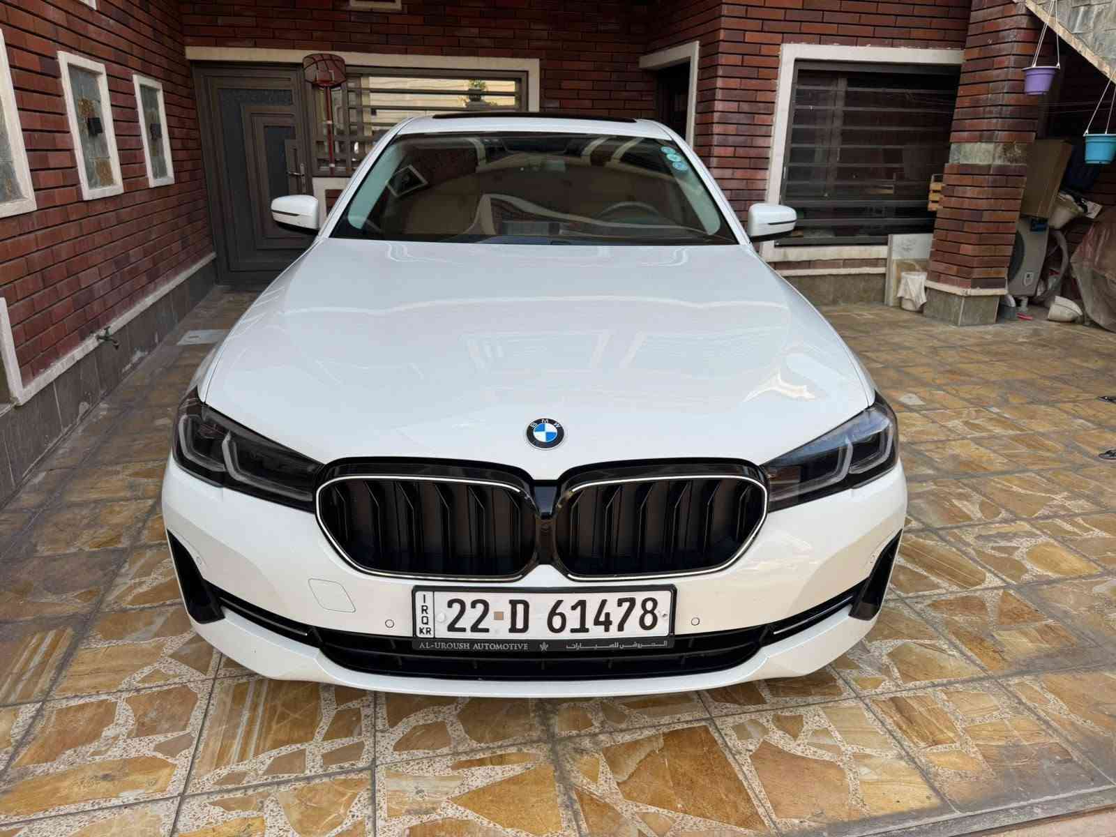 BMW 520 — موديل 2021 | وكالة العروش
السعر: 289 ورقة
للاستفسار: ***********
العنوان: بغداد – الدورة – شارع أبو طيارة

BMW 520 موديل 2021 وارد وكالة العروش، سيارة مميزة جداً بحالة راقية ومواصفات متكاملة، مع داخلية بلون قرميدي مميز.

أبرز المواصفات والتجهيزات:

• محرك BMW TwinPower Turbo
• ناقل حركة أوتوماتيك
• داخلية جلد بلون قرميدي مميز
• مقاعد كهربائية
• ذاكرة للمقعد
• شاشة وسطية كبيرة
• نظام ملاحة
• كاميرا خلفية
• حساسات أمامية وخلفية
• تشغيل بصمة ودخول ذكي
• فتحة سقف
• تحكم بالمقود
• تحكم بالمقاعد والمرايا كهربائياً
• إضاءة داخلية Ambient
• نظام صوتي متطور
• مثبت سرعة
• أنظمة BMW للسلامة والثبات
• جنوط BMW أصلية
• جميع الصيانات الدورية منفذة لدى وكالة العروش
• السيارة جاهزة من كل شيء
• ترخيص تضليل ساري المفعول
• رقم أربيل باسمي

سيارة نظيفة ومحافظة عليها، وصيانتها بالكامل لدى الوكالة، وجاهزة للاستخدام مباشرة.

السعر: 289 ورقة
للاستفسار: ***********
الموقع: بغداد – الدورة – شارع أبو طيارة بغداد, العراق
