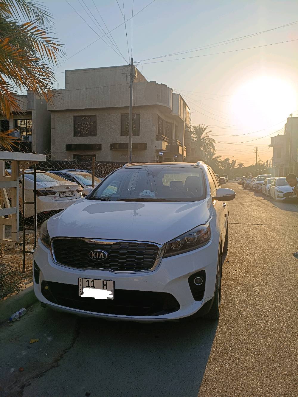 سلام عليكم 
سورنتو   2019
وارد امريكي 
رقم بغداد باسمي 
 فول مواصفات 1/1 EX
رادار جانبي   توقف ذاتي 
جنطه كهرباء
كامره خلفيه 
 بانوراما 
بصمه
سايد بريك بصمه
محرك V6 
7 راكب 
مقاعد جلد 
حادثها قطعتين جاملغ الي كدام السايق 
والباب الي وره السايق الباقي كله مكفول 
حادثها خفيف 
السعر 240 ورقه وبيها مجال بسيط
