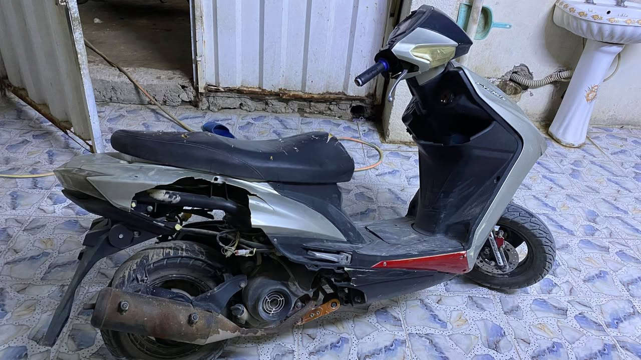 السلام عليكم سكنز شمعه بيه مكينه مال ماكس رمبه 
شرط الشلعه والنعومه كهربائيات شغاله سلف هندر فقط الصفاح بيهن كسر مكانه حله السعر ٢٩٠ وبيه مجال ***********
