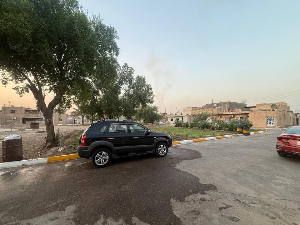 سلام عليكم 
توسان كوري موديل ٢٠٠٩ اللون اسود 
فتحه بالسقف مكينه ٢٠٠٠ كير اوتو وعادي
شاشة. حساس خلفي  سياره بيه ضربه امامية جهة اليمين وطاك ايرباك الاستيرن  رقم بغداد باسمي مكان السياره الدورة جمعية خير الله السعر ٩٥ 

‭***********‬ ابو احمد
