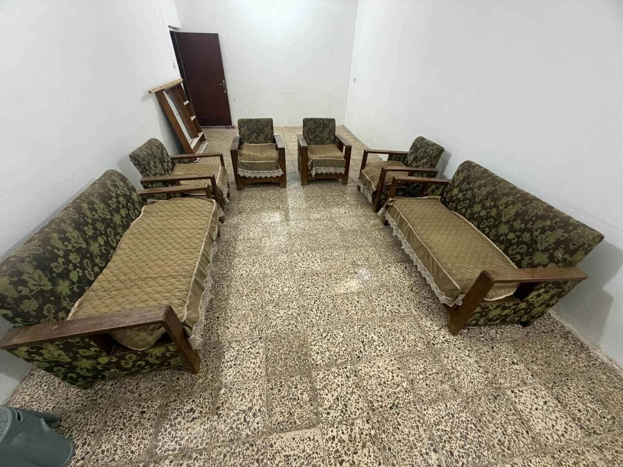 مستعمل • نضيف • طقم ٤ كراسي ٢ قنفات