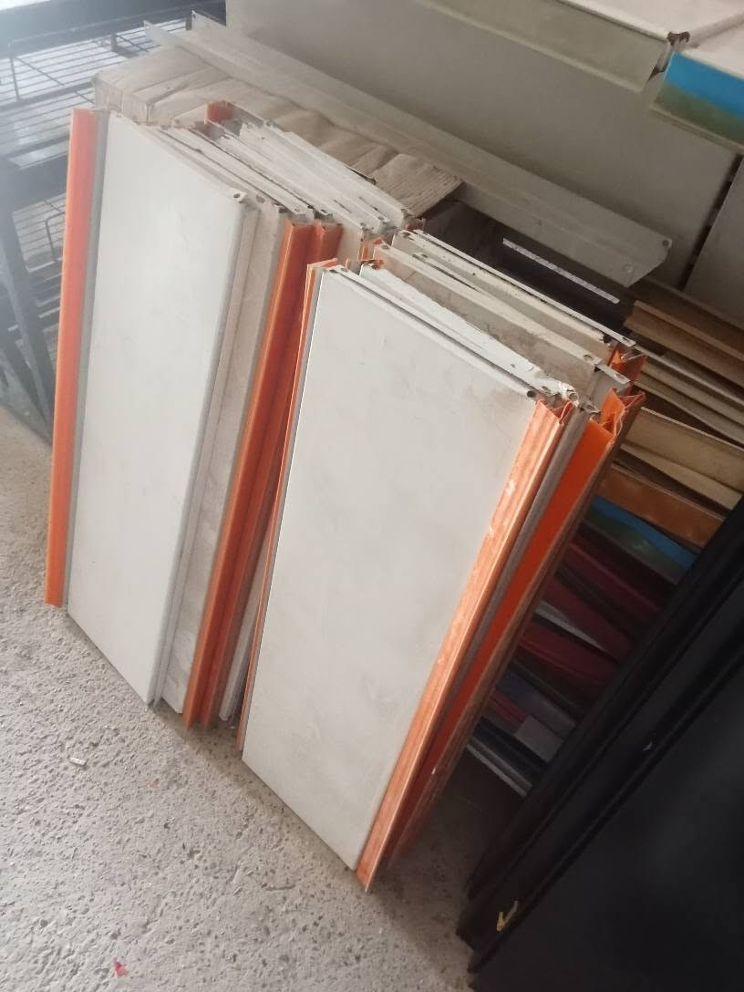 رفوف جداري 12 متر ورف اسود 5 متر وسلات جبس نوع كيش ونوع كارتوني ورفوف احذيه10 متر مكاني كركوك للاتصال المباشر على الرقم التالي *********** كركوك, العراق
