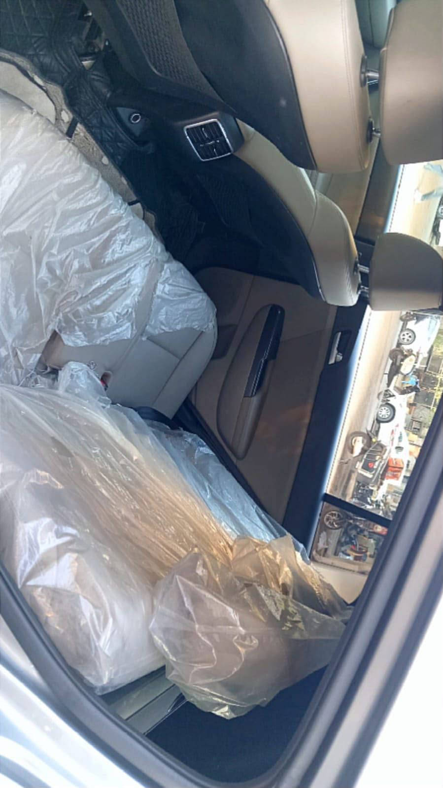 سبورتج موديل ٢٠٢٠ وارد امريكي السياره جديده
ماشيه 47000 الف بيه بس بارد بل جاملغ لامامي 
داخل جلد 
رادار السياره فول ما عده الفتحه مستعجل عل بيع السياره سعره مناسب 
مكانه الكراده شارع ٥٢ 
رقم ***********

