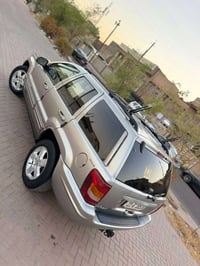 شيروكي ٢٠٠٠ • ٨ سلندر • رقم سليمانية