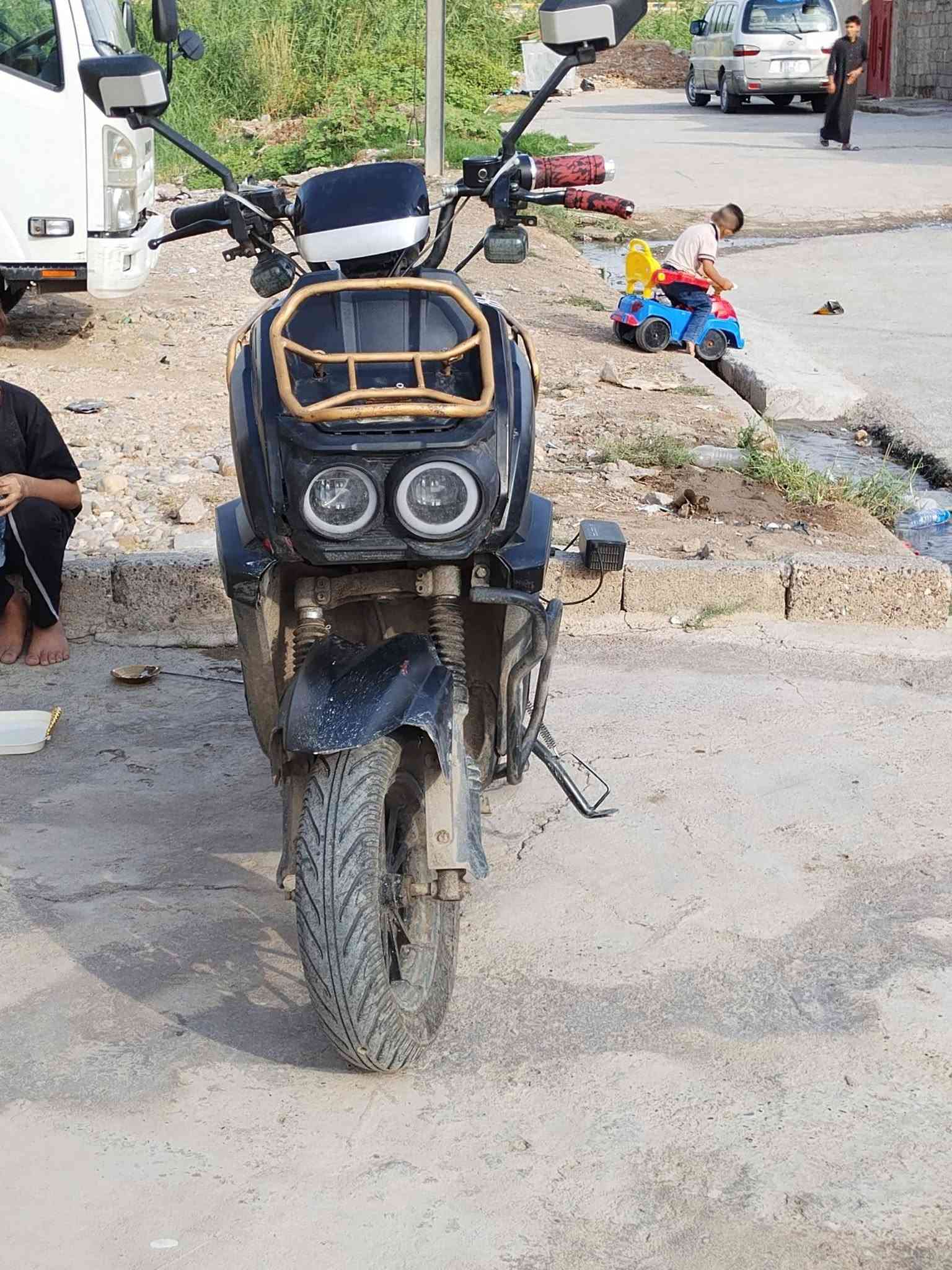 سلام عليكم اباجي للبيع او للمراوس دراجه بطاريات او عقل او ملف بل شرط بس ايعوزه ترتيب لل شاشه الكتوت محتره يصلح 10 
بطاريات مصطره من شركه ونلي بل شرط اجداد 6 بطاريات *********** واتساب
