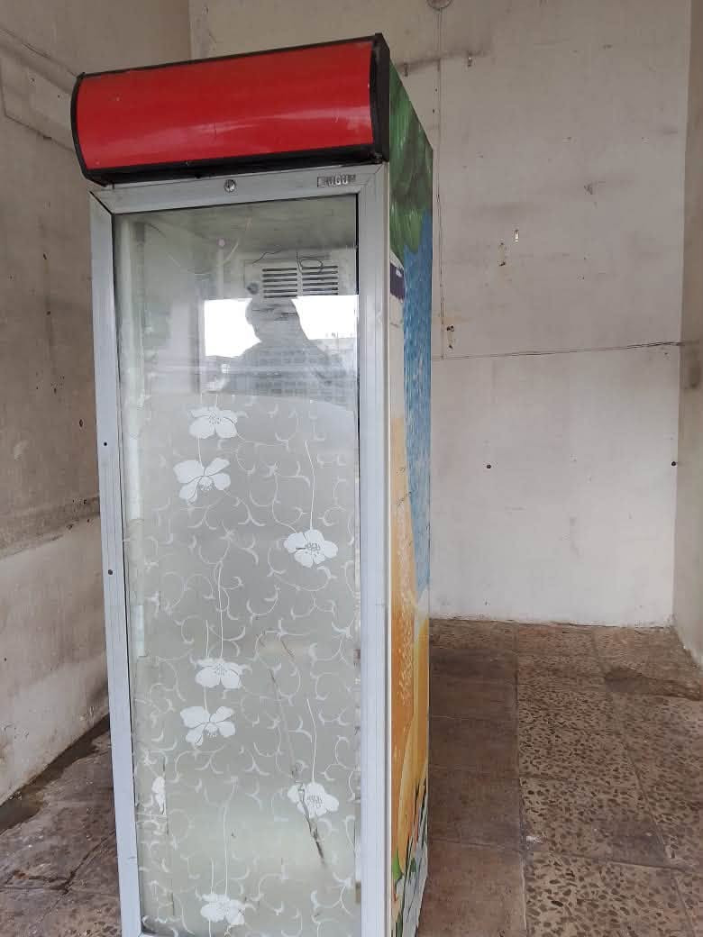 غراض محل فلافل للبيع
عارضه 125
جامخانه 200
طباخ 125
كرل بركر 125
شغالات وبيهن مجال بسيط بيع قطع او شلعه 
متواجد واتس اب ***********-
