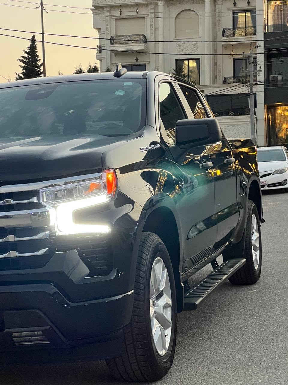 من رخصة الادمن
Silverado 2024

مواصفات custom
بجم تاهو
لون اسود 
محرك ٤ توربو اقتصاديه ومرغوب
كشن كهرباء

بيها شويه صبغ بالبونيد 

مكان دهوك
تترقم شمالي
ماشي 24 الف

***********
*********** دهوك, العراق
