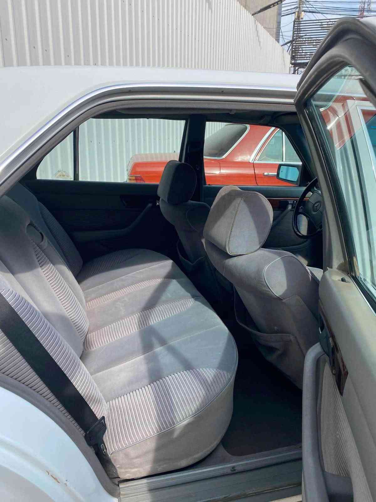 Mercedes S 500 1990
سەیارەکە یەک دەستە خاوێنە
سبوغ عامە بێ لێدران 
مەکینە ٨ پستنە گێر و مەکینە و کارەبایات  
رەقەم هەولێرە رەقەمەکەی لەگەل نییە 
مشتەری تەلەفۆن بکە 

***********

نرخی ١٠٥ وەرەقە أربيل, العراق
