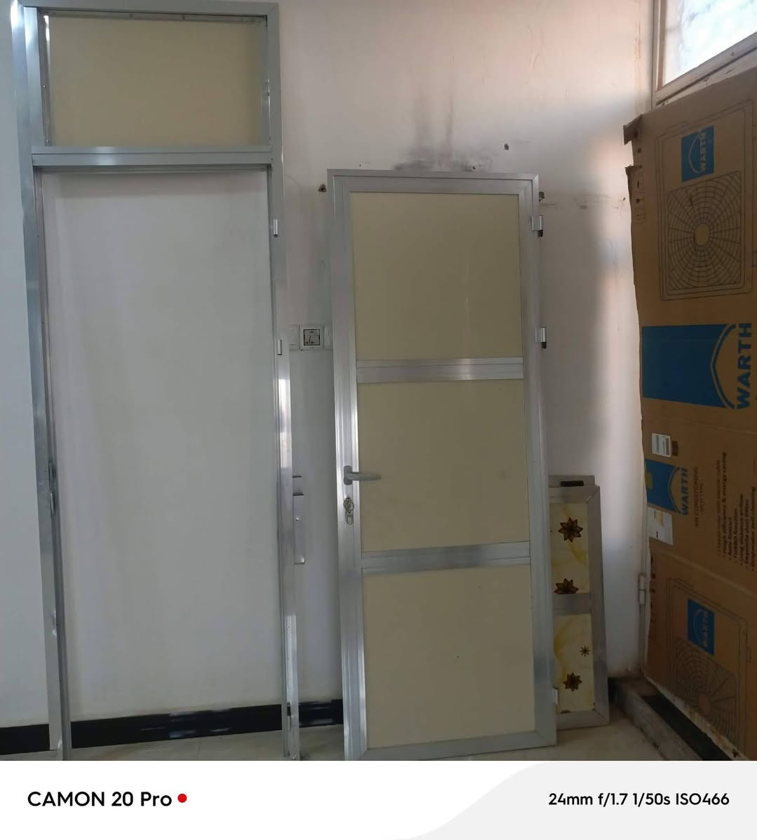 لبيع باب المنيوم ثلاث قطع باب وجرجوبة وباب صغيرة  مال درج لستفسار الاتصال ع الرقم *********** مكلفة بل نشر
