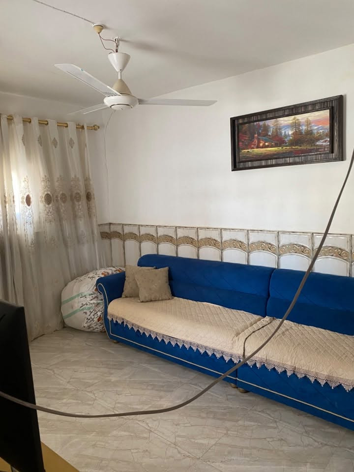 🏠 بيت للبيع  او مراوس – العروبة

📍 الموقع: العروبة، خلف مركز 7 نيسان
📌 قريب من الشارع العام

📐 المساحة: 150 م²
📏 الواجهة: 10 م
📏 النزال: 15 م

🏡 يتكون من طابقين:

🔹 الطابق الأول:
• غرفة نوم
• صالة
• استقبال
• مطبخ
• صحيات

🔹 الطابق الثاني:
شقة معزولة بالكامل، تحتوي على:
• غرفتين نوم
• صالة
• مجمع صحيات

📞 📞 للاستفسار والمراجعة:
مكتب المحيط لبيع وشراء العقار – الديوانية
📍 شارع الحولي – خلف جامعة القادسية – قرب غسل غريب الطوس

☎️ ***********
☎️ ***********
📲 واتساب متوفر على الأرقام أعلاه

🏠 مكتب المحيط… عنوانكم الموثوق
واتساب متوفر 📲
