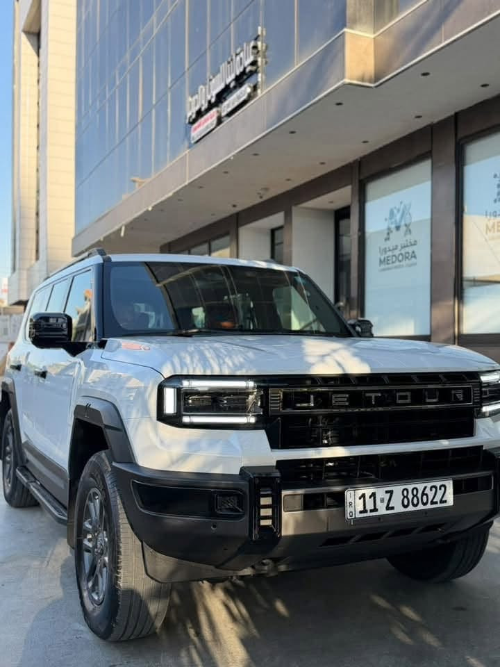 جيتور  G700 جي  موديل:- 2027
ماشية 4.700 الاف 

فئة السبورت 5 راكب داخل مشمشي

كاملة من الكماليات الخارجية و الداخلية 

و البرمجة يعني بيهة يوتيوب بس الكماليات صارف علية مليون 

جيتور G700 سبورت (بلك-إن هايبرد 🔋)

المحرك: 2.0 لتر تيربو 4 سلندر حقن مباشر+ محركين كهربائية القوة الاجمالية 904 حصان

عزم الدوارن (نيوتن-م) : 1135 (محرك البنزين + الكهرباء)

ناقل الحركة:  أوتوماتيكي مخصص لنظام الهايبرد 2DHT

نظام الدفع : دفع رباعي - موتور ثنائي

المدى: بشحنة كهربائية وتعبئة وقود كاملة يصل إلى 1000 كم (WLTP)

سعة البطارية كيلووات/س: 34.13

نظام تعليق متوازي مزدوج (دبل ويشبون) امامي وخلفي

الضمان الأساسي وضمان البطارية: 8 سنوات او 300,000 كم (ايهما اولاً)

ضمان المحرك: 10 سنوات او 1،000،000 كم (أيهما اولاً / للمالك الأول)

المواصفات

*فتحة سقف بانوراما

*ويل الالمنيوم قياس 20

*كاميرات محيطية 540 درجة

*حساسات اصطفاف أمامية وخلفية

*نقطة عمياء

*شاشة عرض ترفيهية قياس 15.6 انج

*شاشة عريضة لمعلومات القيادة 35.4 انج

*نظام صوتي فاخر 12 سماعة

*ابل كاربلاي واندرويد اوتو لاسلكي

*مقصورة الركاب من الجلد الفاخر

*المقاعد الامامية والخلفية مبردة

*مقعد السائق كهربائي مع ذاكرة ووظيفة الترحيب

*مقعد الراكب كهربائي مع ذاكرة ووظيفة الترحيب ومسند للساق

*المرايا الخارجية قابلة للطي كهربائياً

*قفل/فتح النوافذ والبانوراما بالبصمة

*خاصية إغلاق نوافذ وفتحة السقف عن بعد 

*دخول ذكي (بصمة)

*الصندوق شفط وبالبصمة

*دواسات جانبية  

*مصابيح أمامية وخلفية أوتوماتيكية LED مع مصابيح نهارية

*وسائد هوائية امامية، وسائد هوائية امامية جانبية، ستائر هواء جانبية

📍 موقعنا: بغداد 

للأستفسار  اتصل على الارقام 

*********** 📞

#جيتور #G700 #2027  #جي #العراق🇮🇶 #بغداد_العراق🇮🇶
