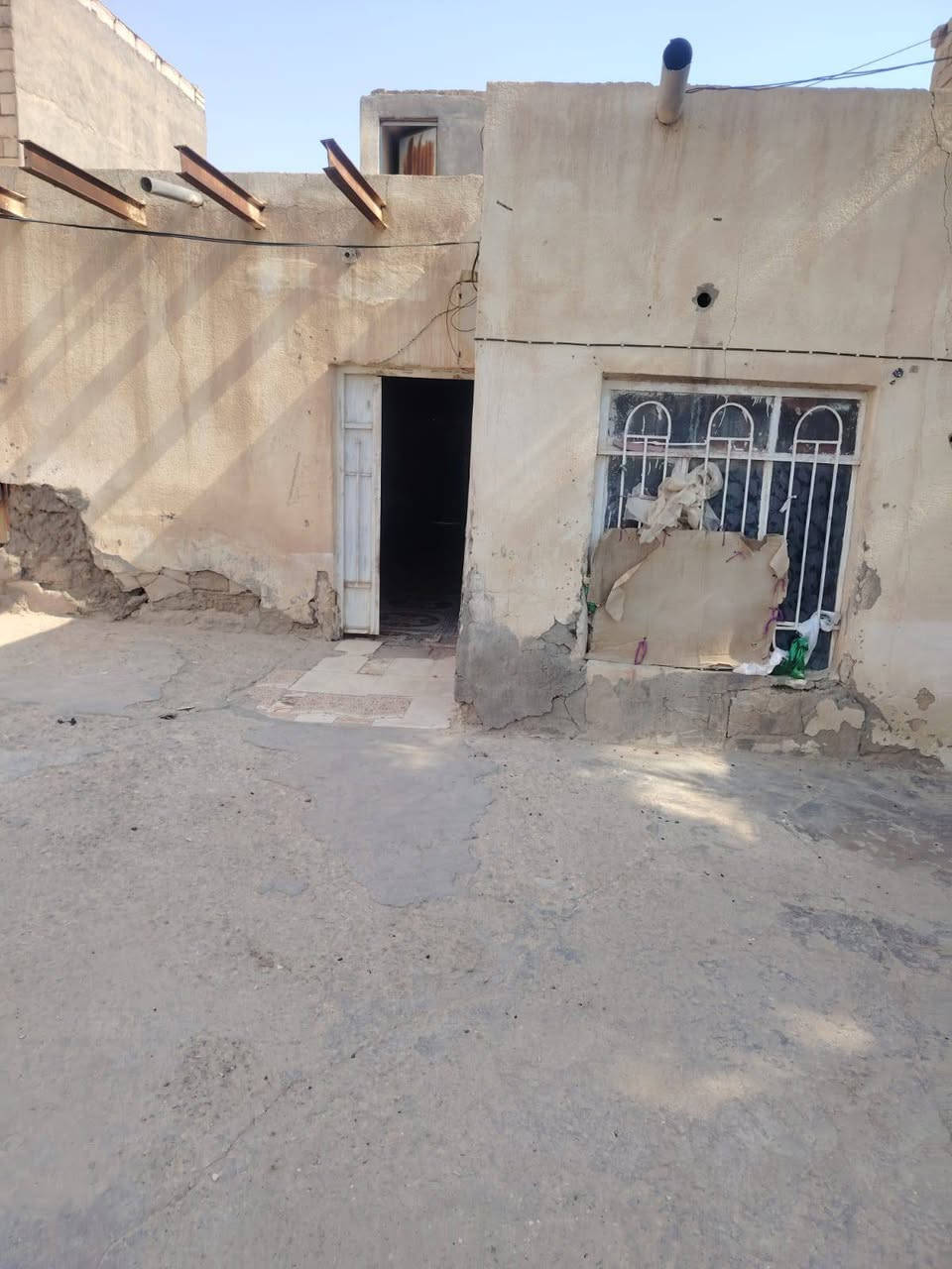 مكلف بالنشر
بيت للبيع 200 متر طابو تحويل مباشر
الحي العسكري قرب مولد بيت زرير
مقابيل متنزه 
السعر 45 مليون وبيه مجال 
اتصل عل الرقم ***********
