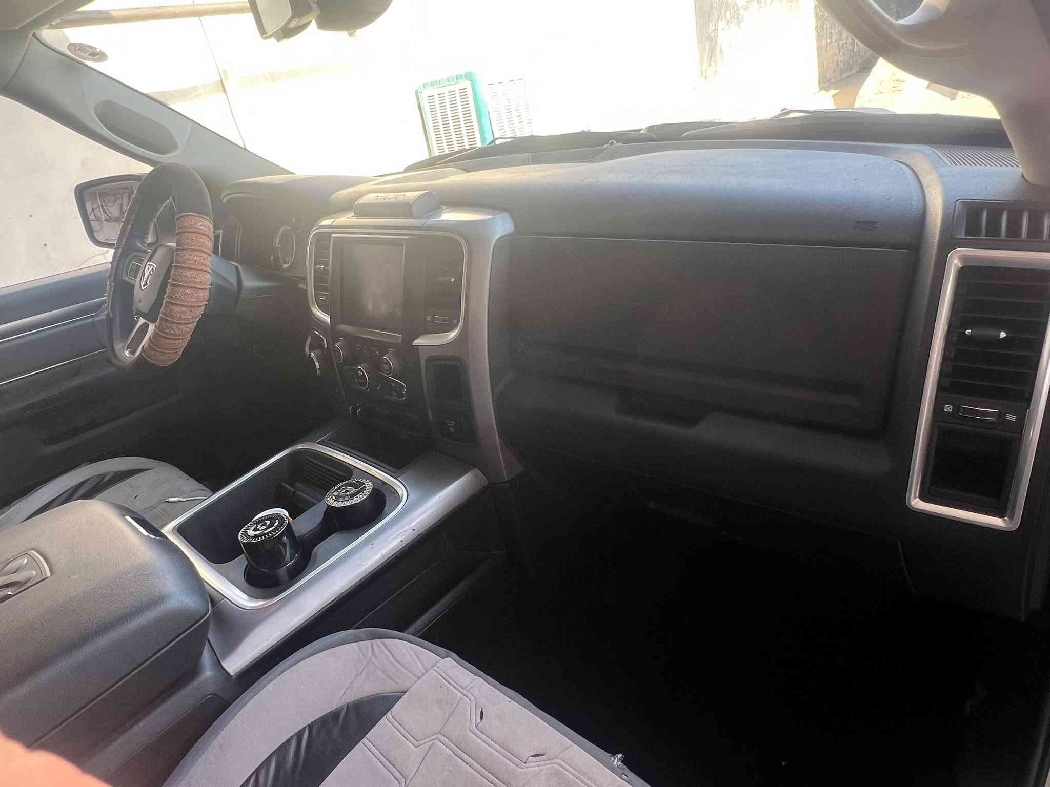 سياره رام كلاسيكي لموديل 23 باب طويل بدي قصير مكفولهاا من لدعميه لدعميه بس بيا طخه بل باب عل بارد شويه لستفسار ***********
