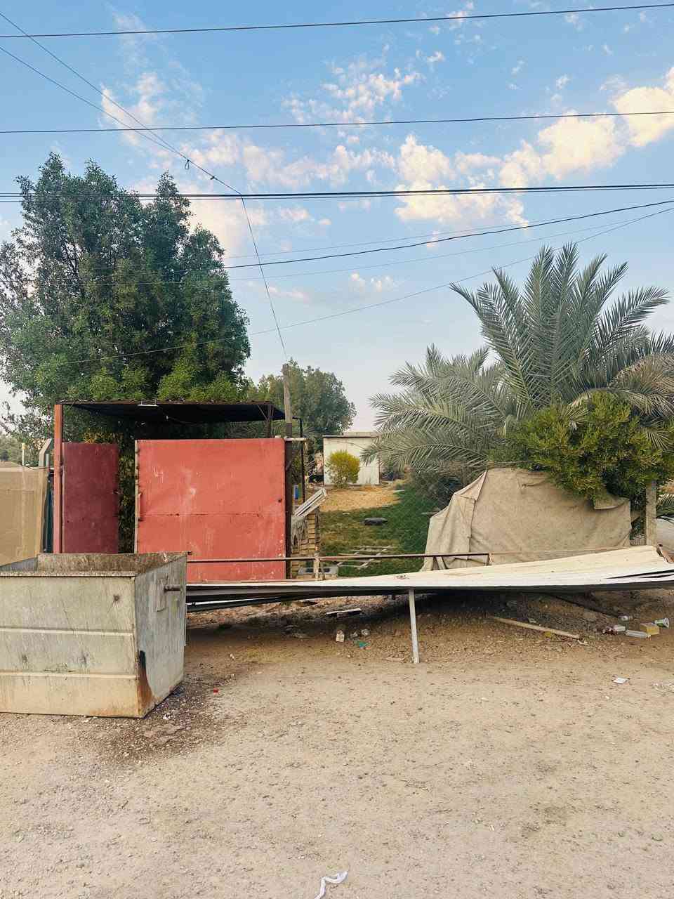 لايجار...🛑🛑

سلام عليكم دار لايجار في ابو غريب حي صديق . على شارع لمطار .

بيت طابقين ترميم جديد  اربع غرف نوم ومطبخ وصاله 

وحديقه داخليه كبيره ++ حديقه خارجيه كبيره 

لاستفسار خاص او وتساب ***********
