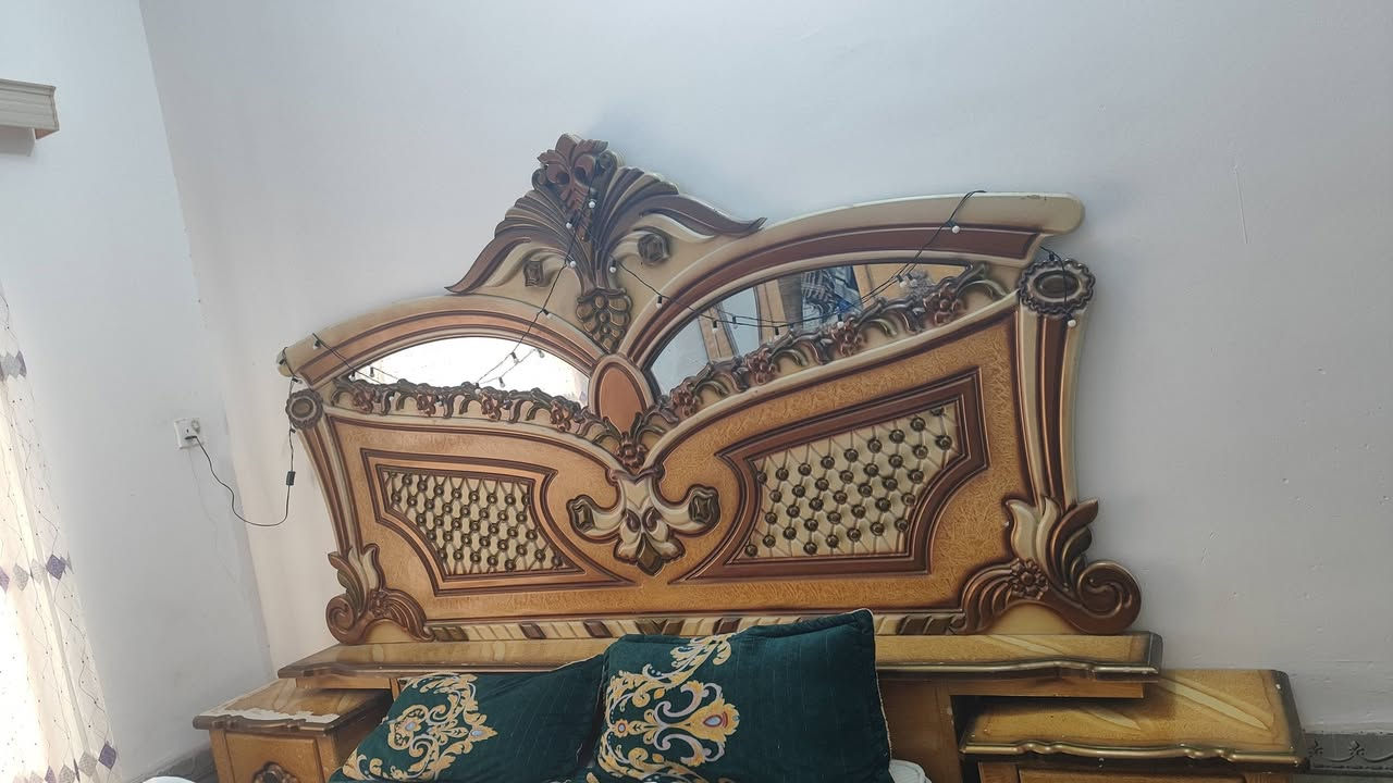 للبيع قاطين 6 ابواب سوق الشيوخ السعر 650 بيه مجال ***********
