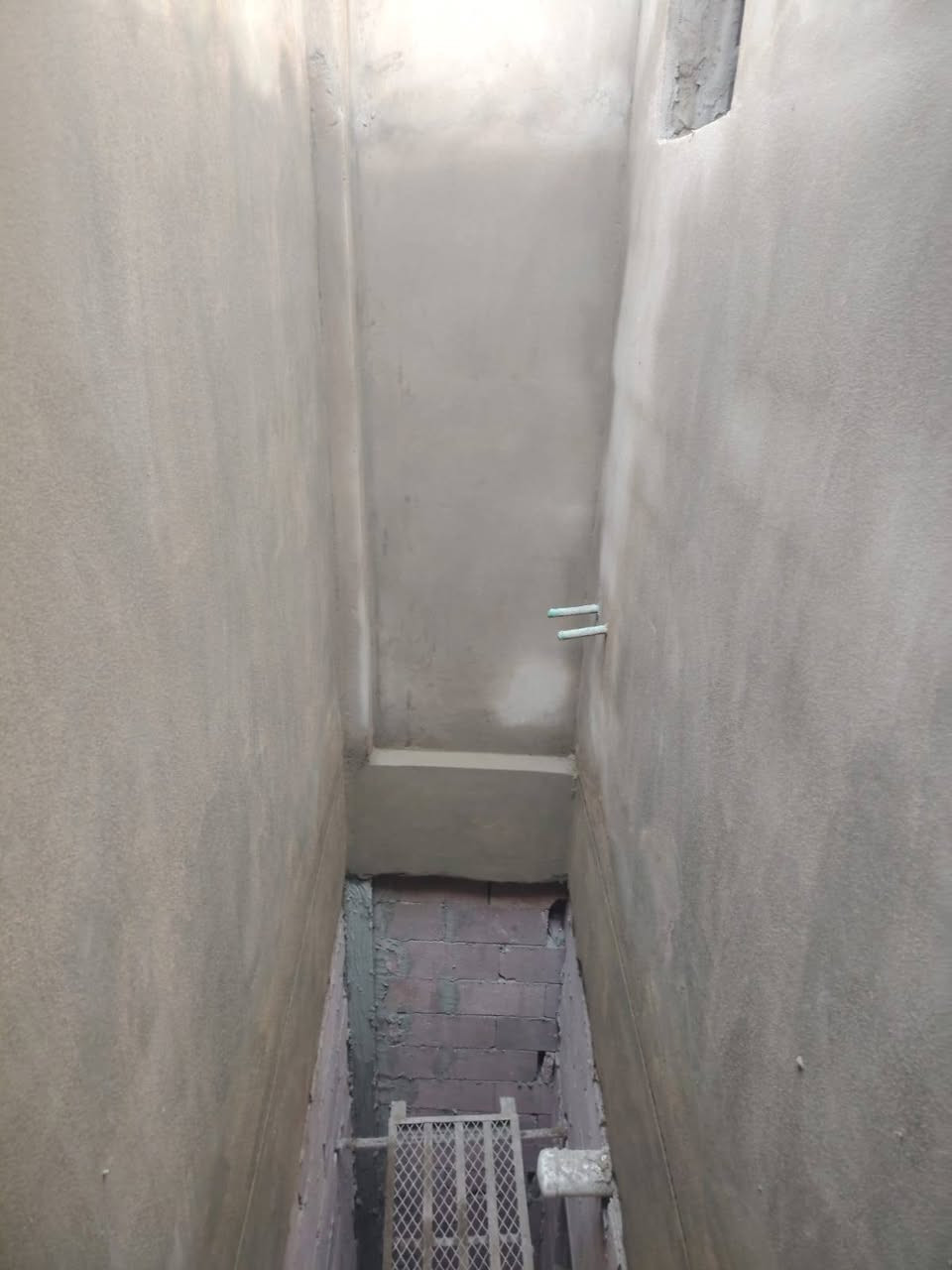السلام عليكم كادر لبخ سمنت من الموصل شغل ناعم سقل تصفير حمامات نضيف ومرتب اي شي اشتغل بيت عماره جملونات ***********
