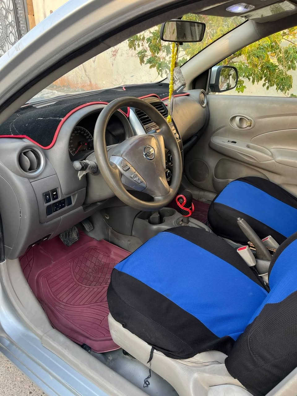 نيسان سني هندي بليته زركه موديل ١٧ رقم اربيل سنويه وهزه جديده بيهه بارد جاملغ جهت السايق وقبق جنطه بي شبر بدون صبغ وبدون دواخل مكاني ديوانيه السعر ٨٥
***********
