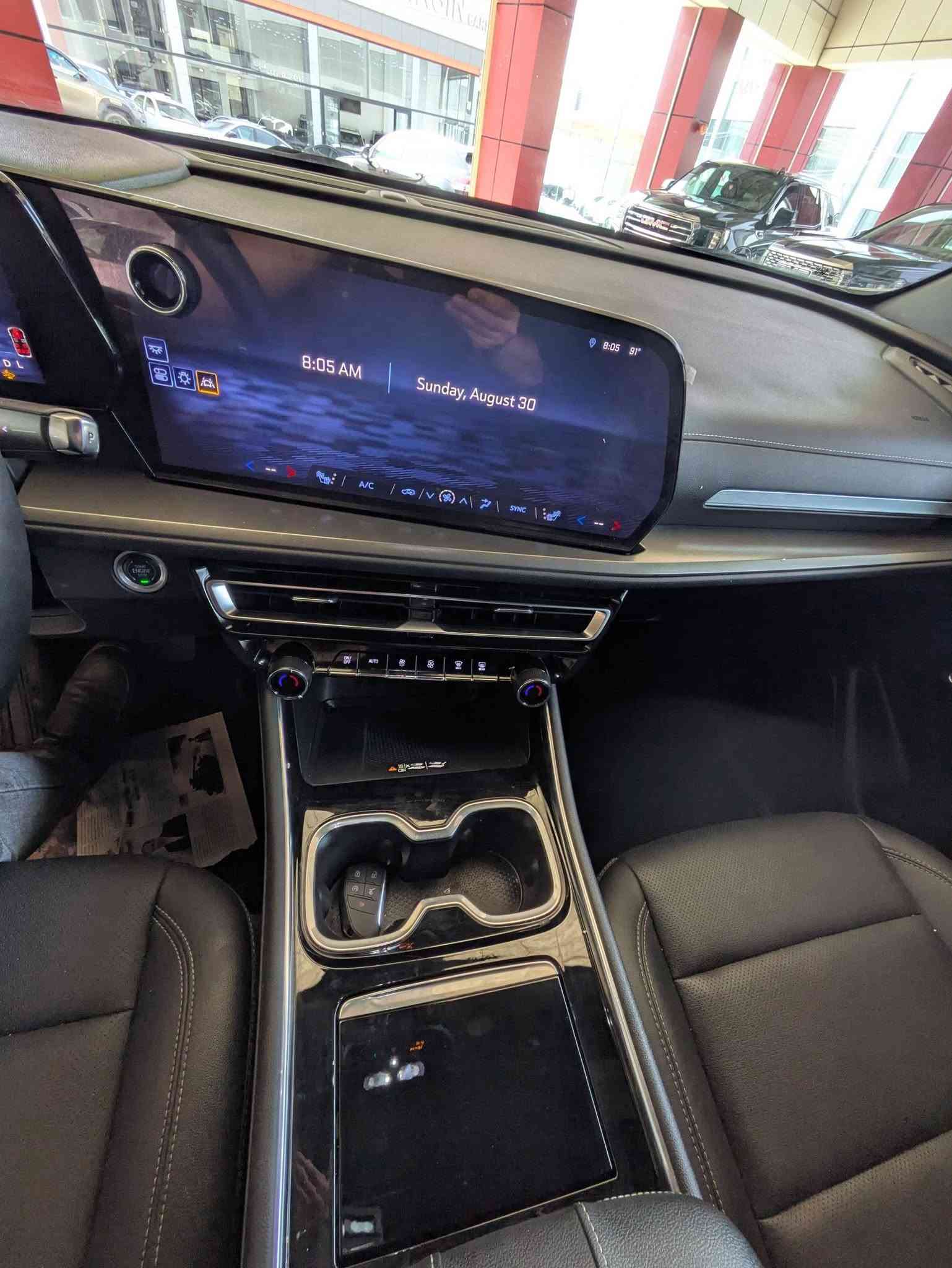 CHEVROLET TRAVERSE LT 2024 AWD
محرك 4 سلندر 2.5 توربو
​​مصابيح أمامية وخلفية LED بالكامل بتصميم نحيف وعصري.
​الباب الخلفي: باب كهربائي يدعم تقنية الاستشعار الذكي فتح تلقائي عند الاقتراب.
شاشة ترفيه ضخمةAppe CarPlay و Android Auto لاسلكياً.
​شاشة العدادات: شاشة رقمية بالكامل أمام السائق 
 7 مقاعد (مع مقاعد منفصلة في الصف الثاني
مقعد السائق قابل للتعديل كهربائياً بـ 8 اتجاهات مع دعم المنطقة القطنية.
​المميزات: شاحن لاسلكي للهواتف، تشغيل عن بعد، عجلة قيادة مكسوة بالجلد، ومنافذ USB في جميع الصفوف.
​نظام الفرملة التلقائية في حالات الطوارئ مع كشف المشاة وراكبي الدراجات
​نظام المساعدة على البقاء في المسار مع التحذير عند المغادرة
​نظام تنبيه النقطة العمياء ومساعدة التوجيه في المنطقة العمياء
نظام تنبيه حركة المرور الخلفية والكبح التلقائي الخلفي
​نظام تثبيت السرعة التكيفي
​كاميرا الرؤية المحيطية بدقة عالية
جاملغ وباب سائق و نصف باب خلفي صبخ بدون دواخل بدون ارباك . موضح بالصور
سيارة بدون رقم تترقم محافظات الاقليم . سيارة موجودة بمعارض دهوك .
سعر 310 و مجال
رقم شاصي 
1GNEVGKS9RJ188823
رقم موبايل ***********
