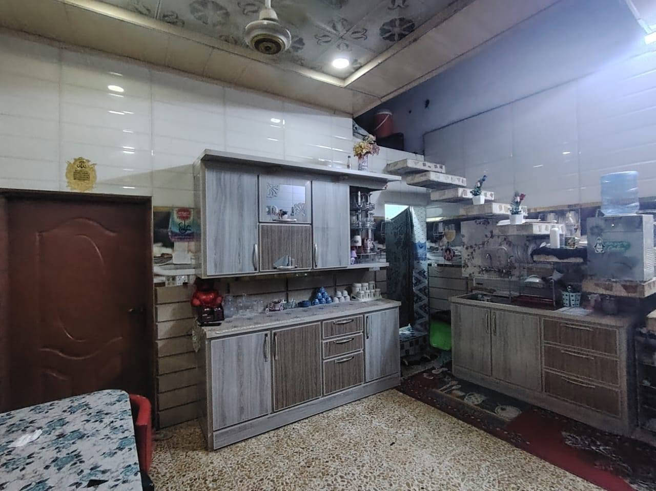 الدار للبيع مساحه 100 متر بناء كامل 
العنوان : النجف الاشرف شارع الحولي النجف الجنوبي منطقت الشوافع 
السعر : 34 
للاستفسار الاتصال على الرقم ***********
