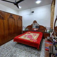 غرفة اخشاب صاج تكمة ثقيلة مسخدمة ٦ قطع جرباية  وكنتور وميز تواليت و زا...
