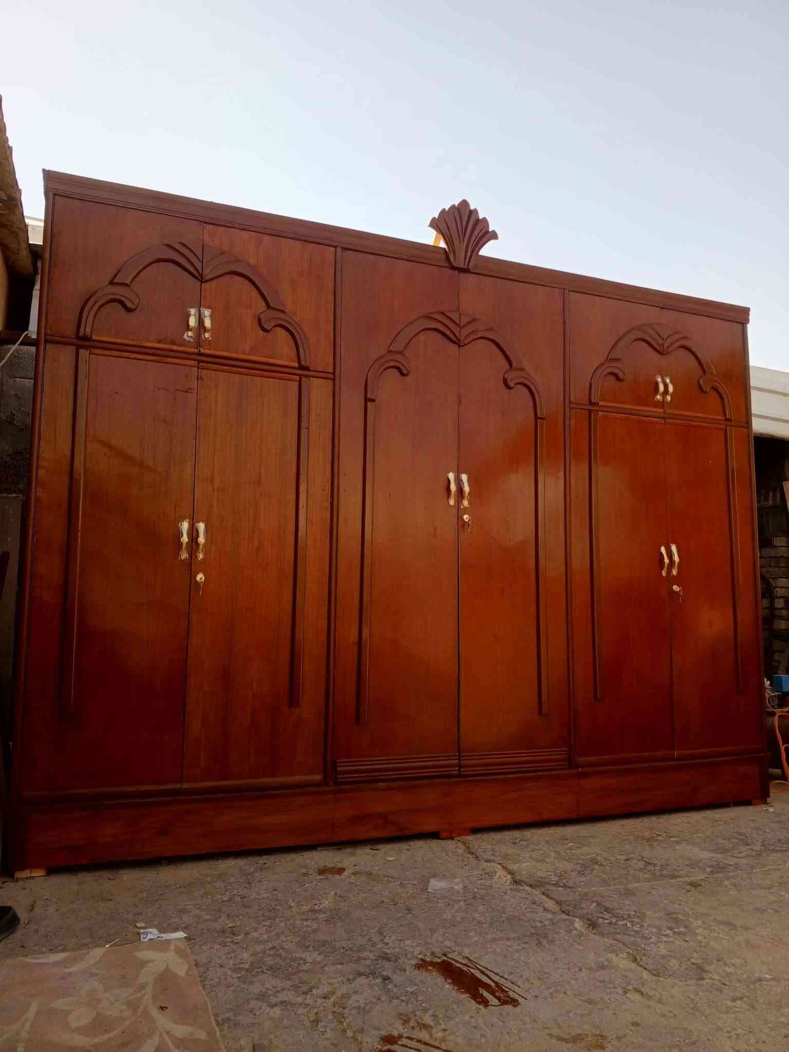 ميز طعام • مجمدة 12قدم • جرباية 162x80