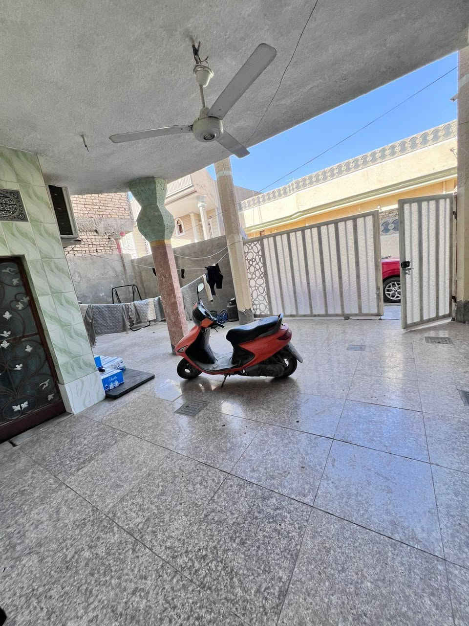السلام عليكم
دار للبيع 
الموقع الشاوي 
المساحه ٢٢٥متر 
 اربع غرف نوم  
اثنين مطبخ 
ووصالة وهول ومخزن كبير 
اربع حمامات
للاستفسار ***********
