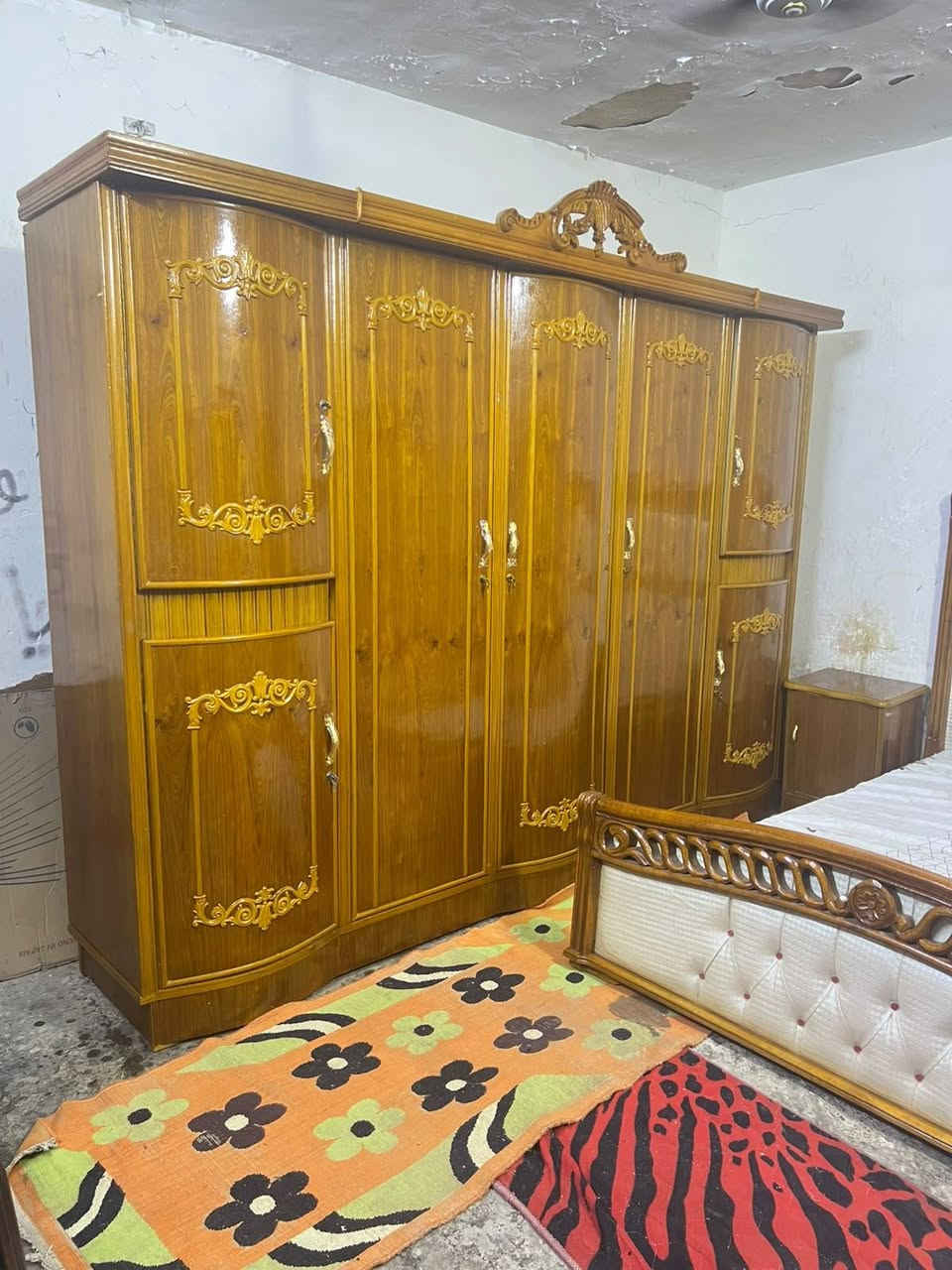 غرفه اخشاب صاج مستعمله للبيع نضيفه 5ابواب ملحق موديل نفخ مقوس حديث زان الزاويه كنتوريه ضهر جرجوبه براغي أخت الجديدة السعر 650بغداد الإتصال *********** متواجد واتساب اكو توصيل بكروه
