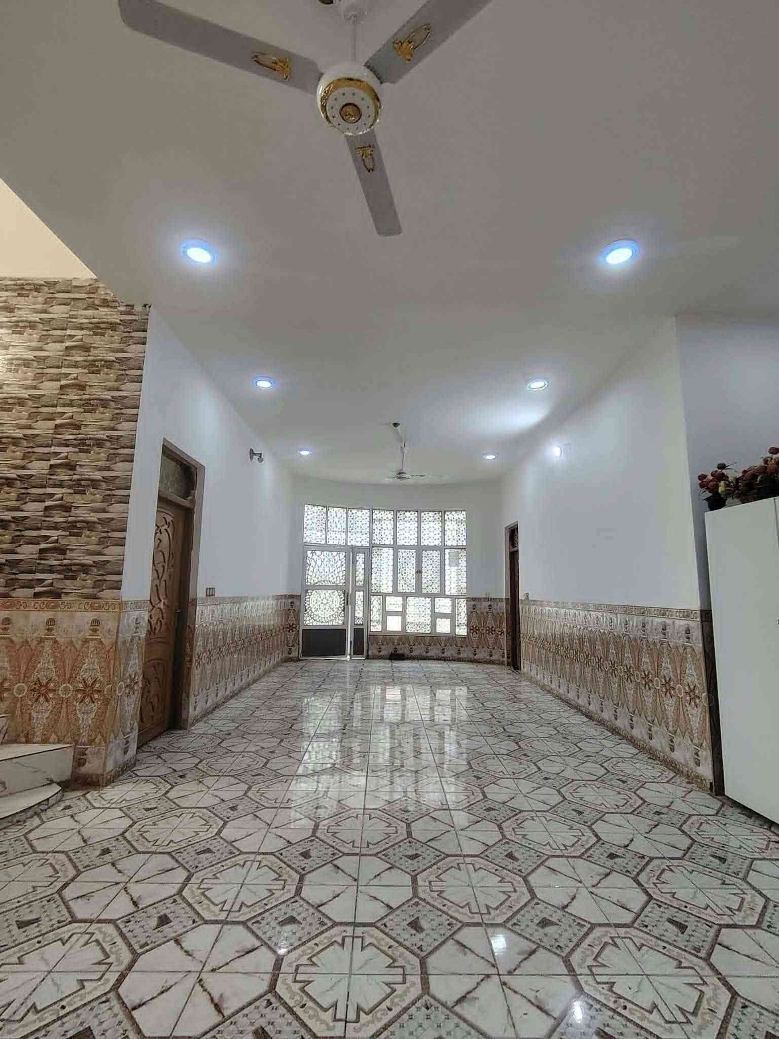 نجف شارع المطار • ٦٠٠م • ٥غرف